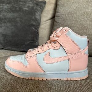 LIGHTLY WORN: Nike Dunk High